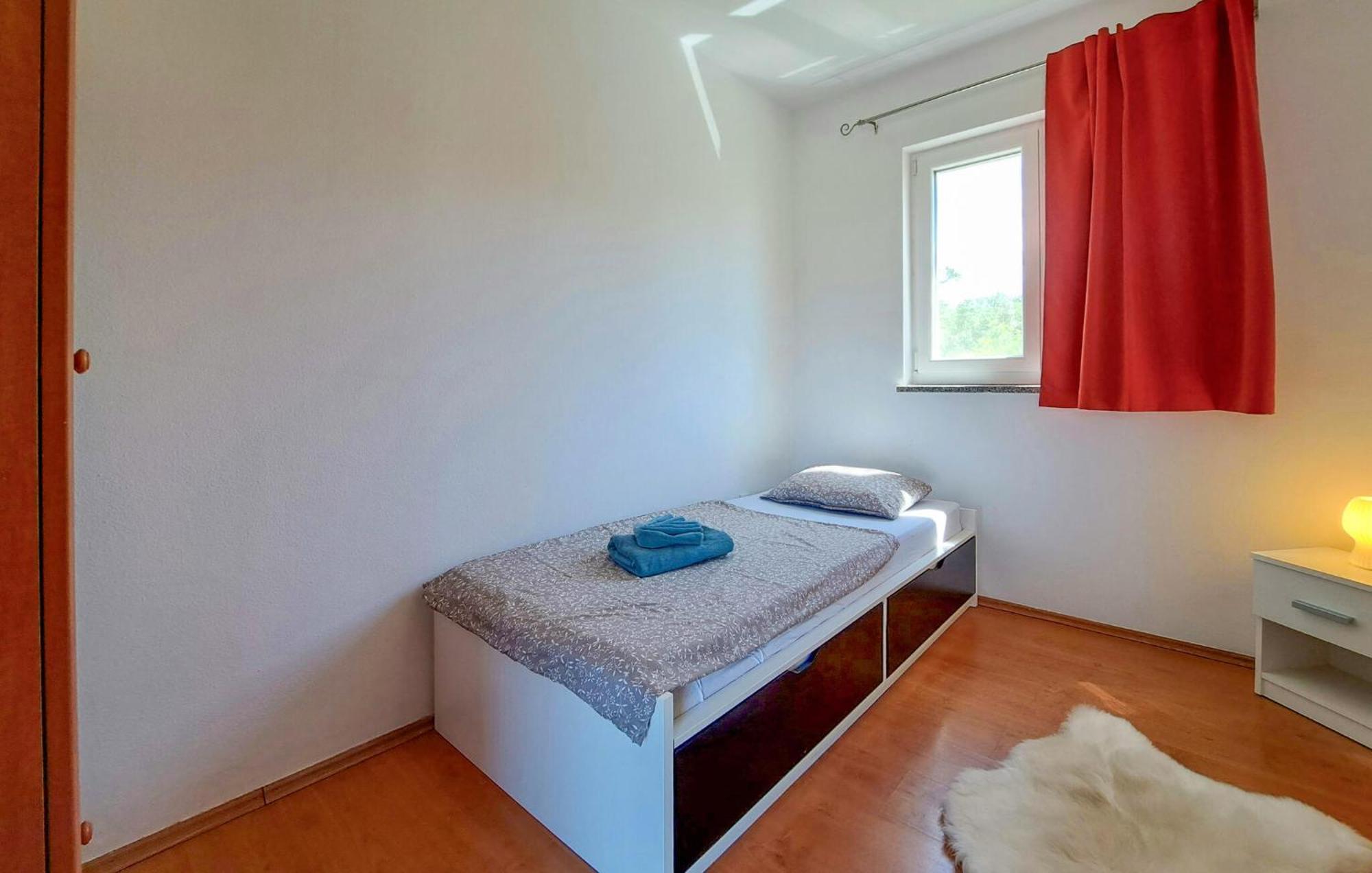 Pet Friendly In With Kitchen