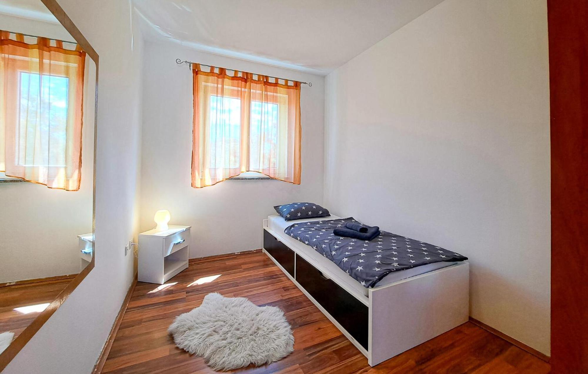 Pet Friendly In With Kitchen