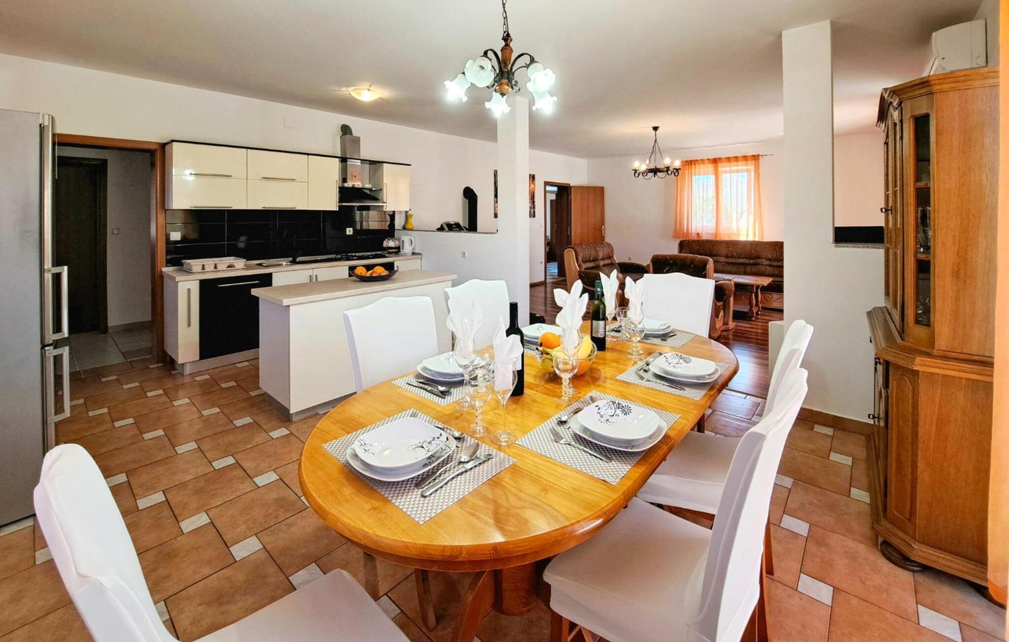 Pet Friendly In With Kitchen * Pula