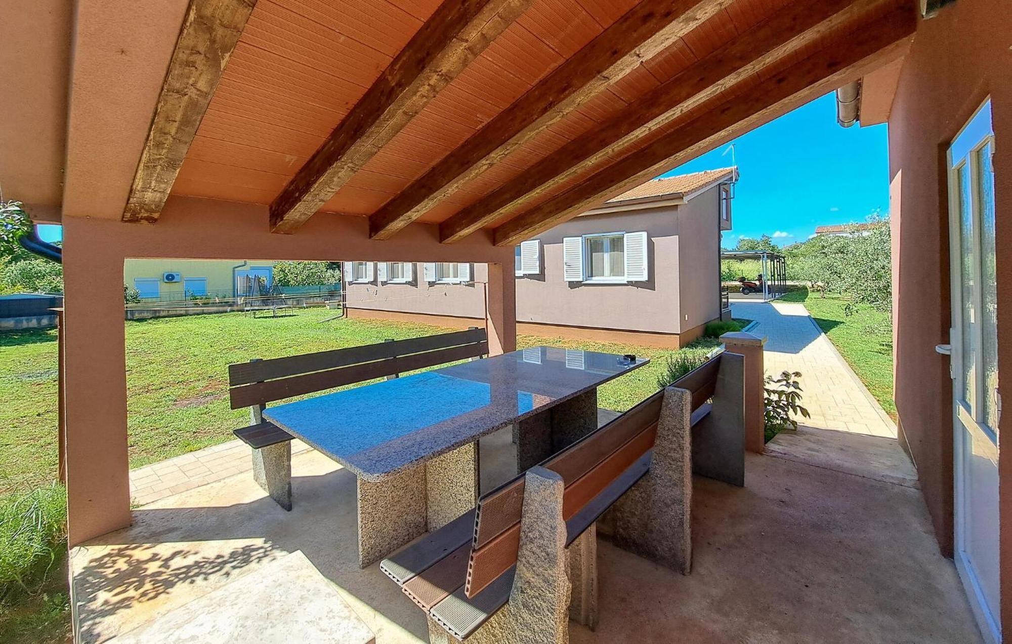 Pet Friendly In With Kitchen * Pula