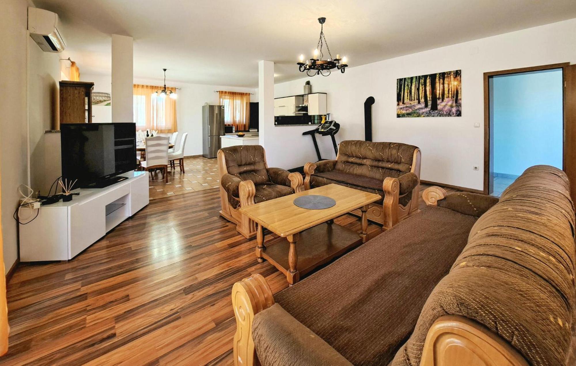Pet Friendly In With Kitchen Vikendica Pula