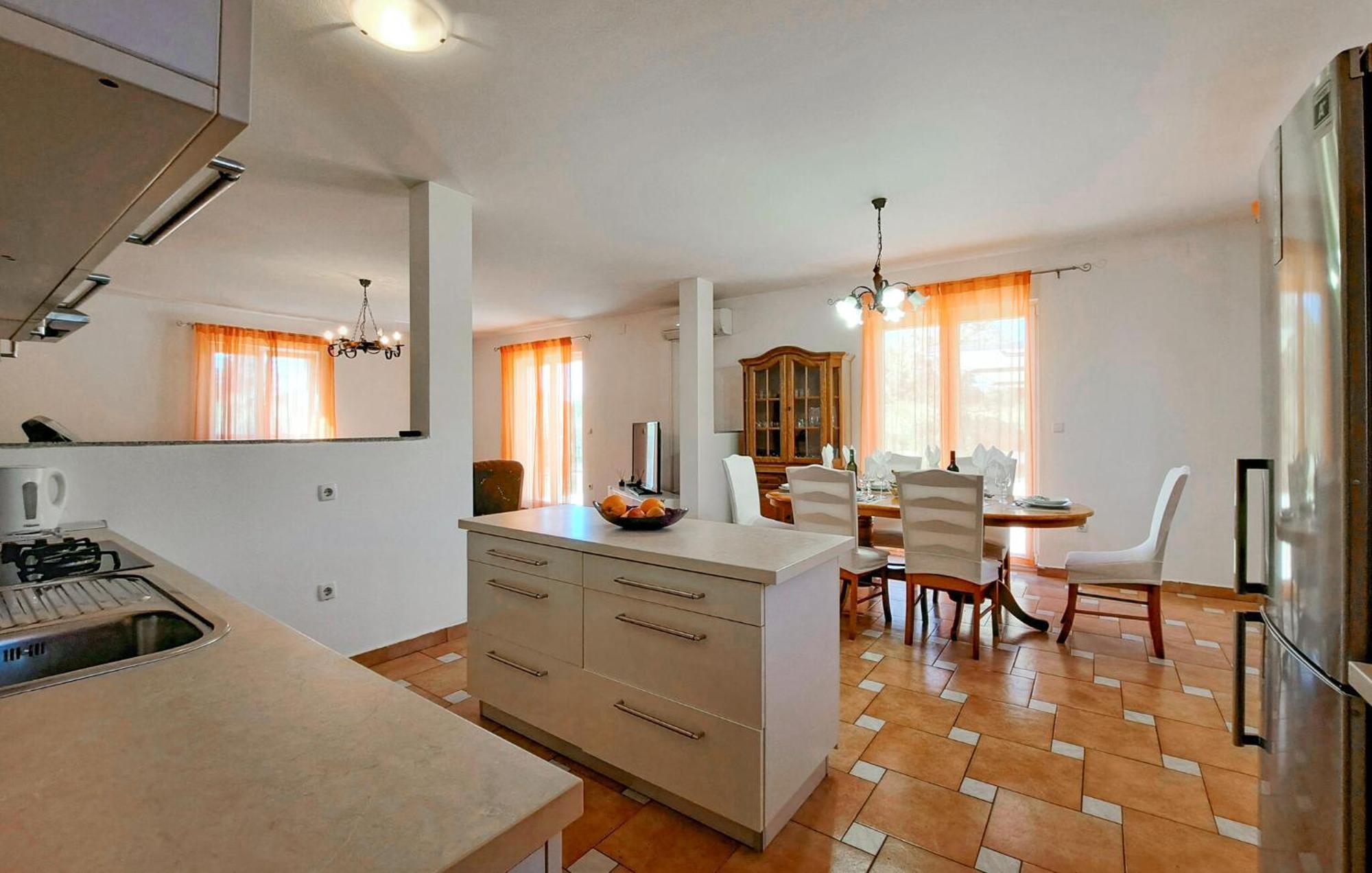 Vikendica Pet Friendly In With Kitchen Pula