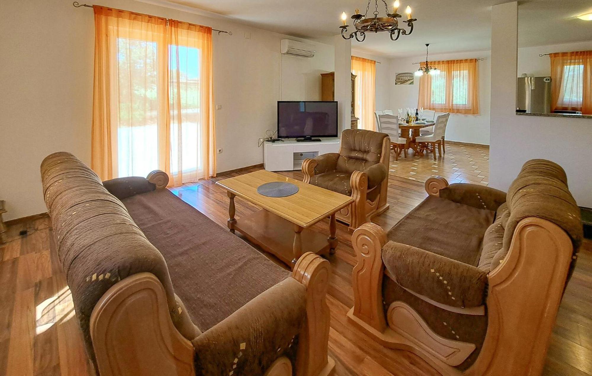 Pet Friendly In With Kitchen Vikendica Pula