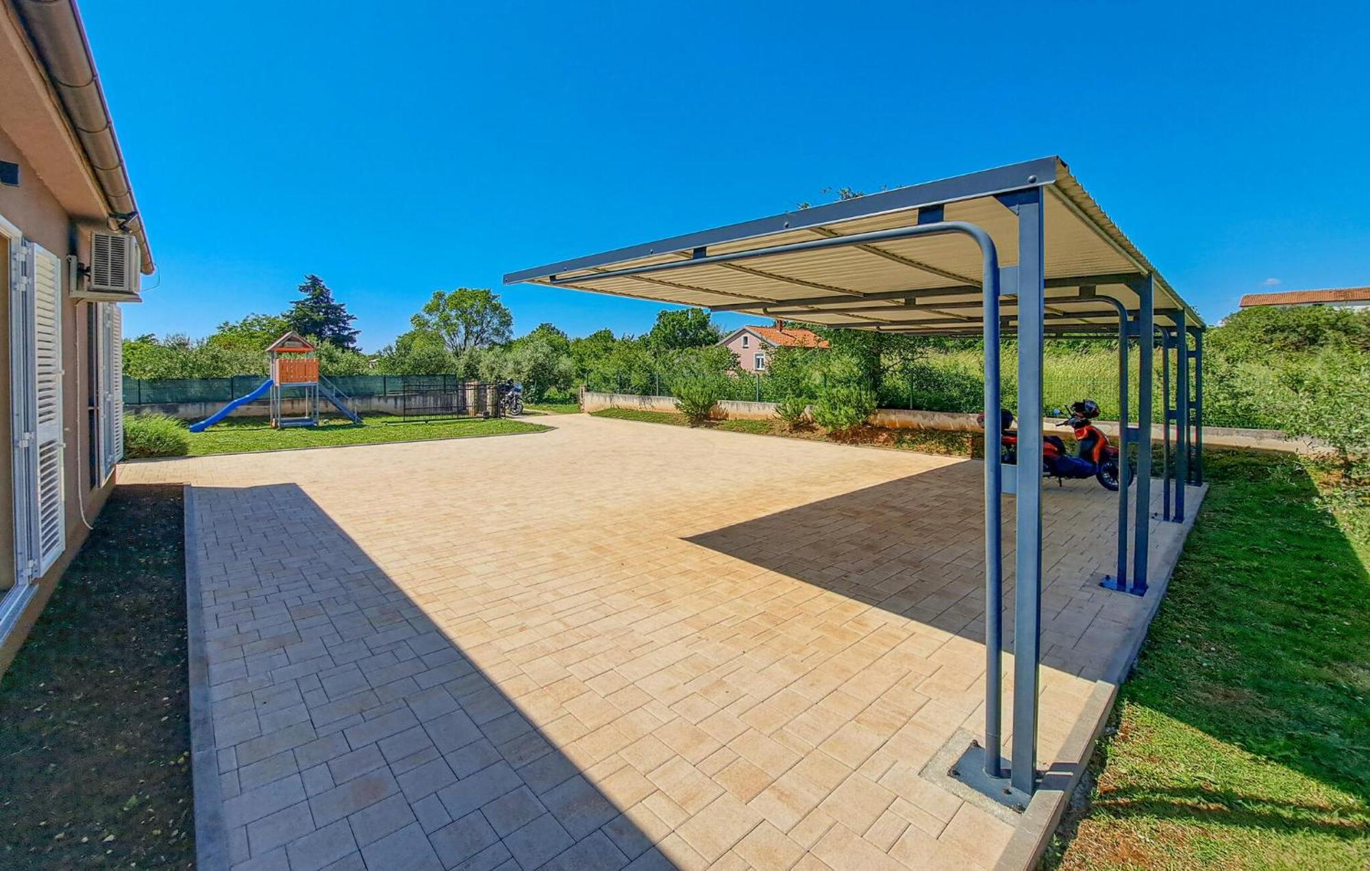 Pet Friendly In With Kitchen Vikendica Pula